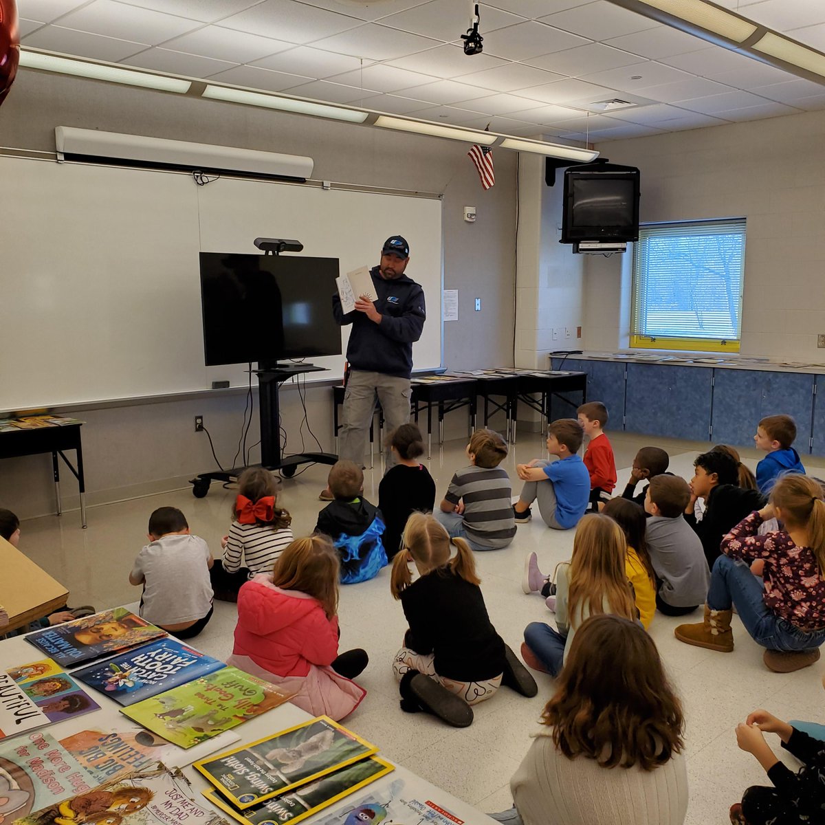 UGI_Utilities's tweet photo. It's #WorldReadAloudDay! Reading aloud is a powerful tool for helping students become lifelong readers and learners. UGI is dedicated to improving childhood literacy across our service territory through our partnership with Reading Is Fundamental. #FuelingOurFuture https://t.co/QzNhJOGQhR