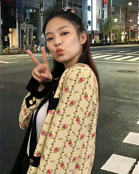 JENNIE THAILAND ♡ tweet media