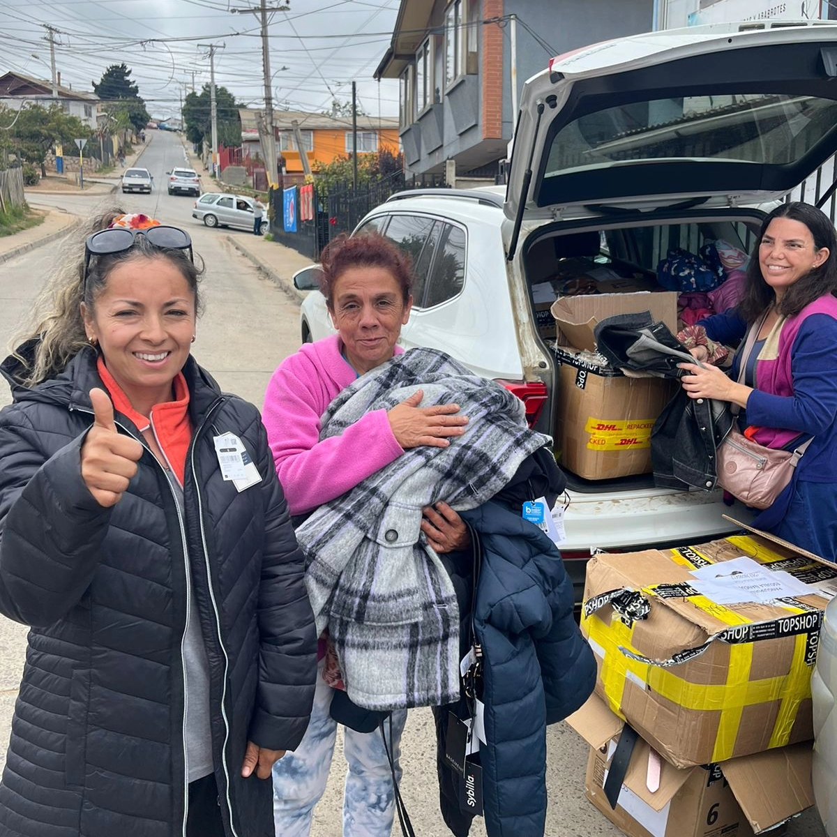 chahuan's tweet photo. La mejor manera de homenajear el legado del Presidente Sebastián Piñera, es trabajar en terreno por quienes hoy nos necesitan. No nos olvidemos que los damnificados siguen removiendo escombros y es mucha la ayuda que se requiere. https://t.co/q1De9MsaB3