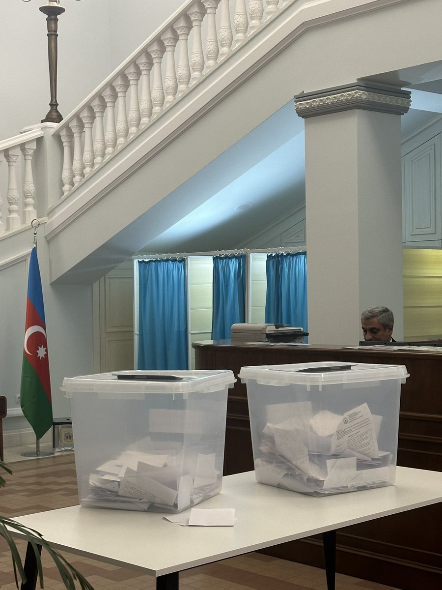 perejoanpons's tweet photo. Como observadores de la Asamblea Parlamentaria de la @oscepa participamos observando el cierre de un colegio electoral en el centro de #Baku tras la jornada electoral de hoy en #Azerbayan https://t.co/b4k07J31S8