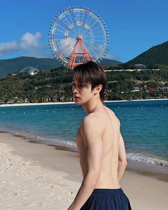 ArabSungchan's tweet photo. 240207 — رسمي
تحديث سونقتشان عبر انستقرام رايز:
"إجازة عائلية 🌴🌊☀️" https://t.co/znpIOpUyXt