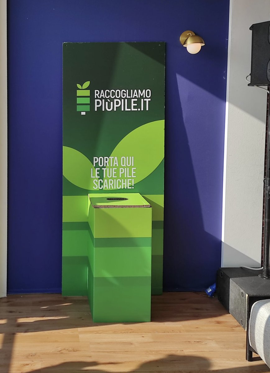 CDCNPA_'s tweet photo. 📍 Se siete a #Sanremo per il Festival, il @CDCNPA_ e il @CdC_RAEE vi aspettano in piazzale Vesco con @radiokiss con la campagna #LaRaccoltaGiraLItalia.

Per sensibilizzare sull'importanza del riciclo di pile esauste e #RAEE, grazie anche ai contenitori per pile disponibili🔋 https://t.co/YvI53syx67