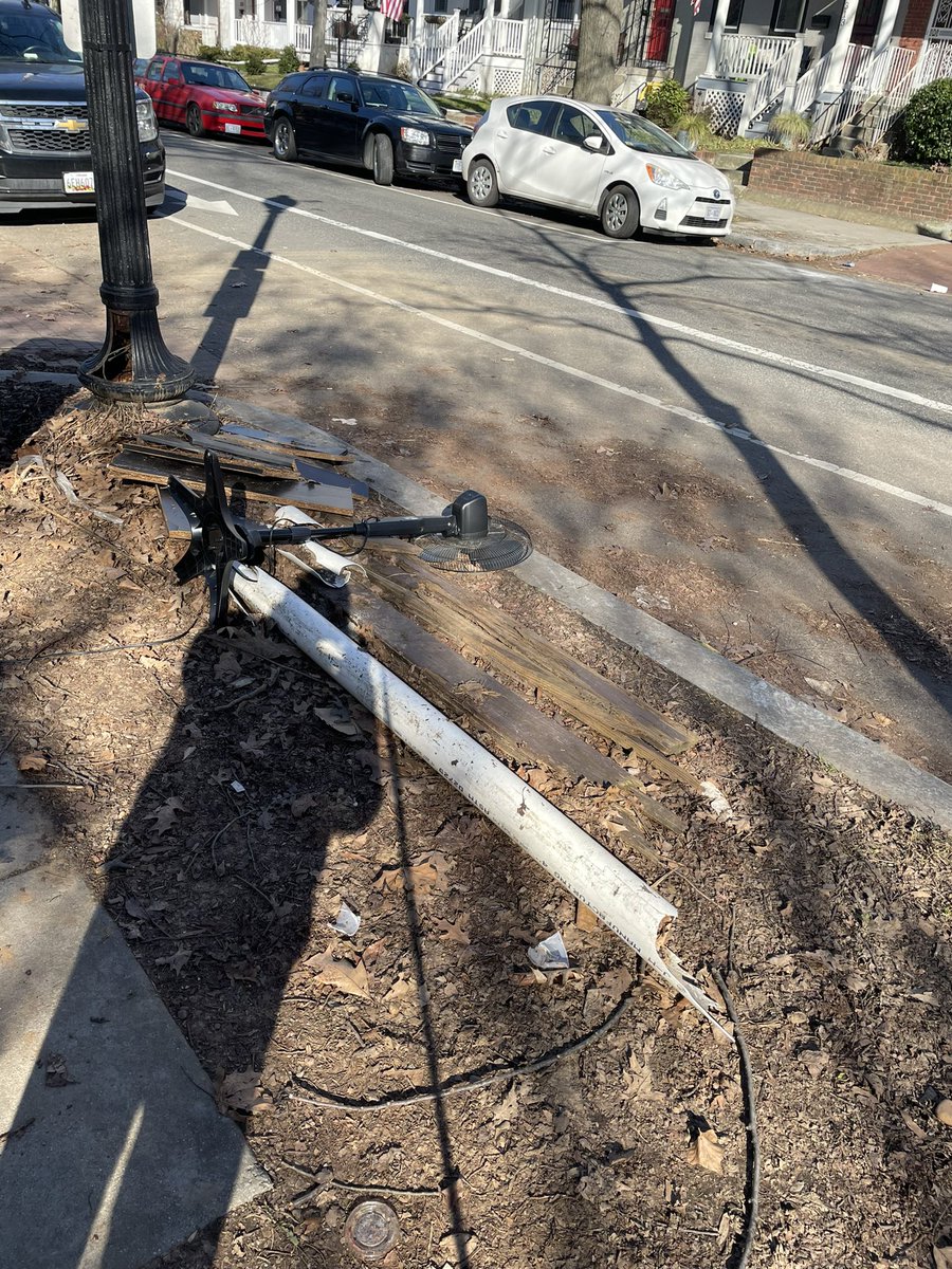 seandln's tweet photo. @311DCgov illegal dumping on corner of 14th street and C, SE (near bus stop) https://t.co/xlvBqaE0hF