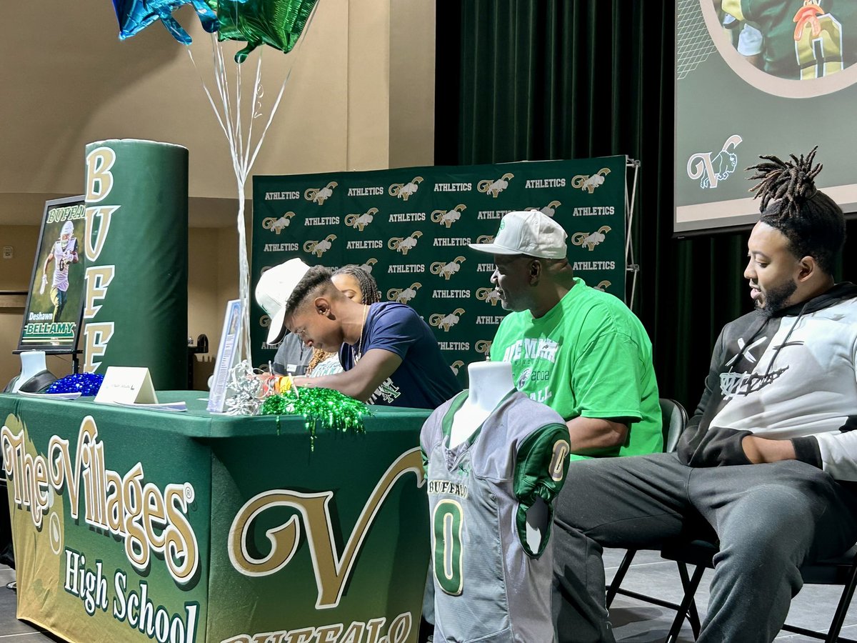 VHS Football tweet media