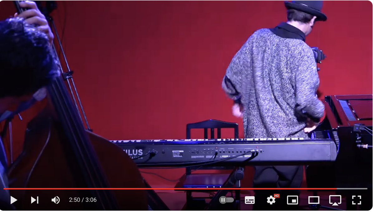 H_ZETT_M's tweet photo. #300 KNOCKIN' ON YOUR DOOR / L⇔R by H ZETTRIO https://t.co/Ssl03ZnW1W @YouTubeより 

3人で活動しているエイチゼットリオさんが「KNOCKIN' ON 
YOUR DOOR」のカバーをアップした。大胆なシンセによる軽快なカッティングにより和洋ボーダレスにまとえる左から右へのノッキンに仕立てた。 https://t.co/oGy9QZzvCv