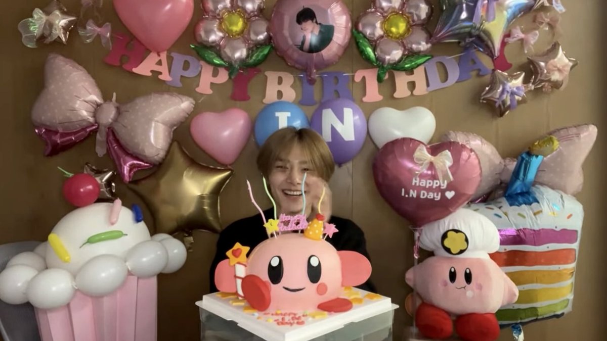 dailyinnieluv's tweet photo. jeongin's birthday live 🤍🍰 https://t.co/WdxY7qq5ww