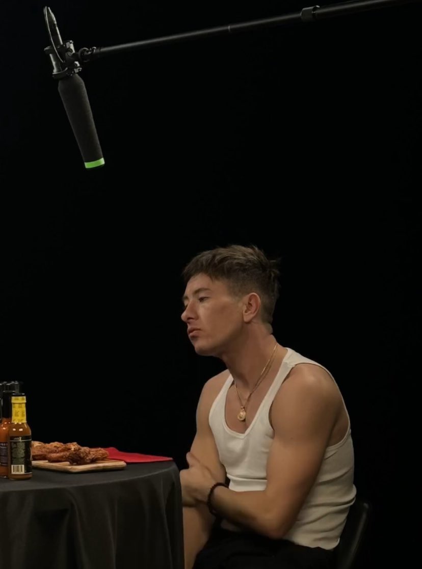 FilmUpdates's tweet photo. Barry Keoghan on Hot Ones. https://t.co/dyJR4A5g83