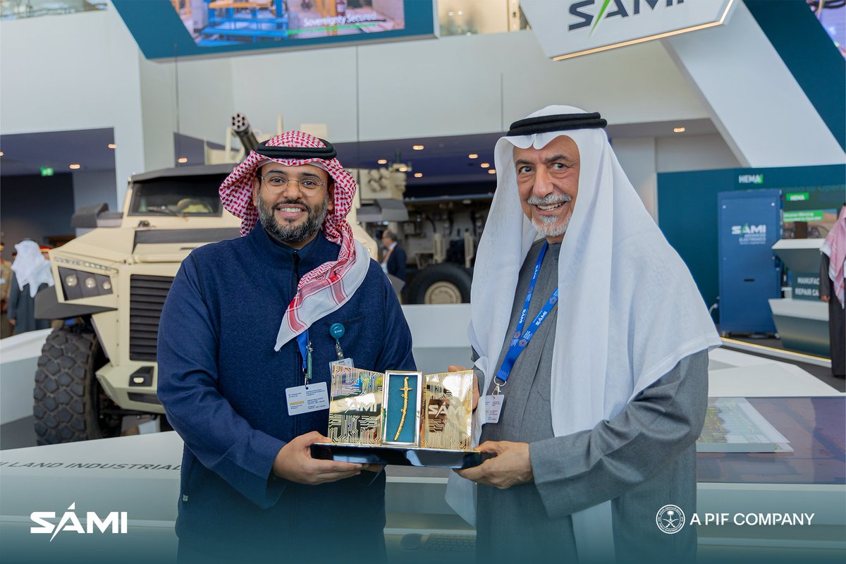 SAMIDefense's tweet photo. تشرفنا بزيارة معالي وزير الدولة عضو مجلس الوزراء الدكتور إبراهيم العساف لجناحنا في معرض الدفاع العالمي؛ حيث تعرّف معاليه على مجموعة متنوعة من أبرز المُنتجات السعودية في منظومات الدفاع.

#نبني_مستقبل_الدفاع   
#للغد_نستعد

We were honored by the visit of H.E. Dr. Ibrahim Alassaf, the Minister of State and a member of the Council of Ministers, at our pavilion at #WDS2024, where H.E. took a keen interest in exploring a diverse range of the most innovative Saudi-developed defense products.

#ElevatingTheFutureOfDefense
#EquippedForTomorrow
