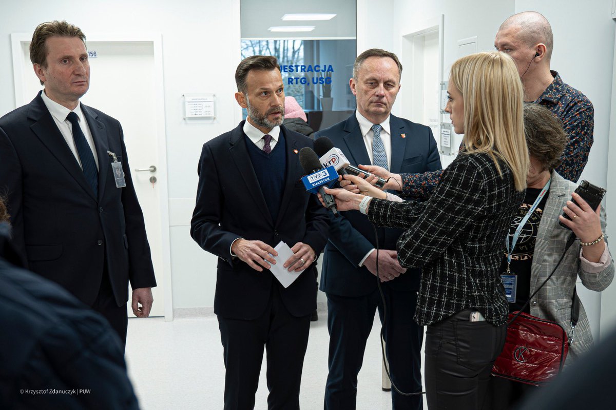 PodlaskiUW's tweet image. 🏥 W SPZOZ w Siemiatyczach jeszcze w tym roku może być uruchomiony Szpitalny Oddział Ratunkowy. Taką decyzję podjęła Minister Zdrowia Izabela Leszczyna. O tym, jak wpłynie to na działalność systemu Państwowego Ratownictwa Medycznego w regionie, mówił Wojewoda Jacek Brzozowski.