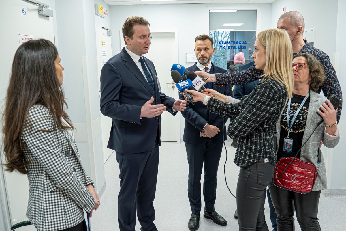 PodlaskiUW's tweet image. 🏥 W SPZOZ w Siemiatyczach jeszcze w tym roku może być uruchomiony Szpitalny Oddział Ratunkowy. Taką decyzję podjęła Minister Zdrowia Izabela Leszczyna. O tym, jak wpłynie to na działalność systemu Państwowego Ratownictwa Medycznego w regionie, mówił Wojewoda Jacek Brzozowski.