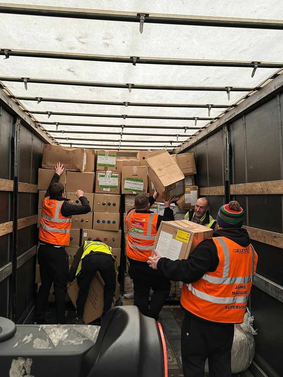 OaklandIntUK's tweet photo. R heartfelt gratitude 2 everyone who contributed &amp; got involved in #hope4's #wintercoatcampaign. @BendiForklift donated a forklift @BidfoodUK food donations &amp; GoodsForGood. Finally THANK U members of the public 4 donations 2 @AttwellFarmPark, all's packed &amp; off 2 Moldova.🙌 https://t.co/uOk1QF6mK1