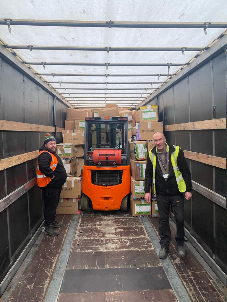 OaklandIntUK's tweet photo. R heartfelt gratitude 2 everyone who contributed &amp; got involved in #hope4's #wintercoatcampaign. @BendiForklift donated a forklift @BidfoodUK food donations &amp; GoodsForGood. Finally THANK U members of the public 4 donations 2 @AttwellFarmPark, all's packed &amp; off 2 Moldova.🙌 https://t.co/uOk1QF6mK1