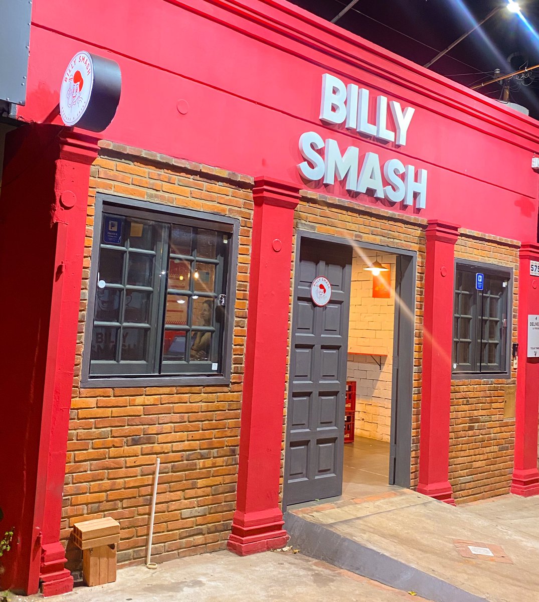 ral_acua's tweet photo. Recomendación de la semana: Vayan a probar las hamburguesas de Billy Smash este local acaba de abrir en el barrio Las Mercedes tienen combos de Burguers con papas y gaseosa desde 42000 y son deliciosas! Están de martes a domingo de 19 a 00 recomendado! 🍔😮‍💨 https://t.co/aqQ6PaPS3r
