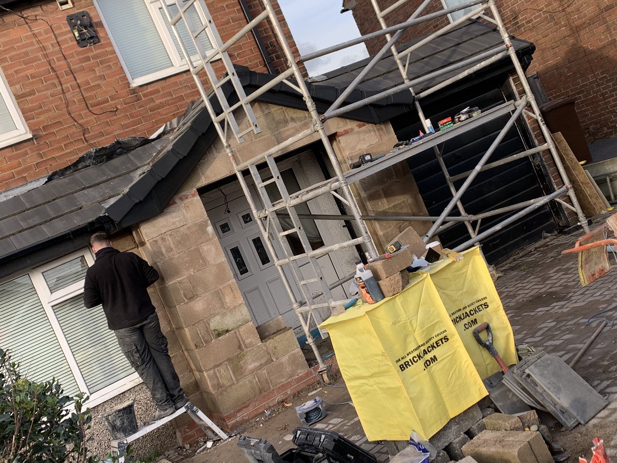 MaintenanceLowe's tweet photo. Porch up Brandlesholme coming on. https://t.co/OYO6dsKkc1