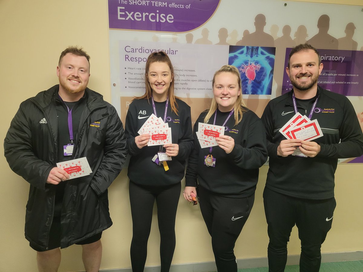 Outwood_Valley's tweet photo. We LOVE to learn at OAV. Lots of thank you cards being delivered to staff today. @OGATSouthRVP #LoveToLearn #ValuedAtValley #ThirstForLearning https://t.co/JdKT5N9rU3