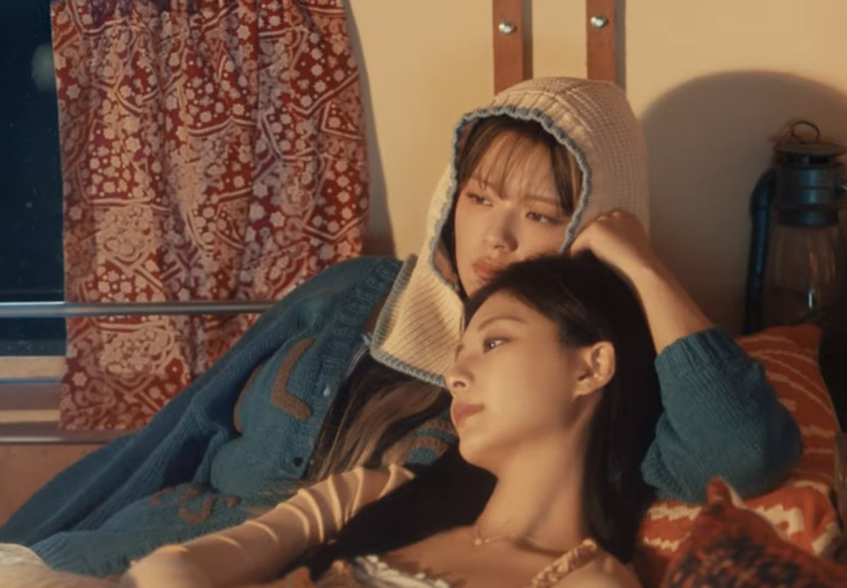 juiceyeon's tweet photo. NOT THEM CALLING OUT THE GAY JEONGTZU SCENE?1!2?1! https://t.co/HI70e1AnkA