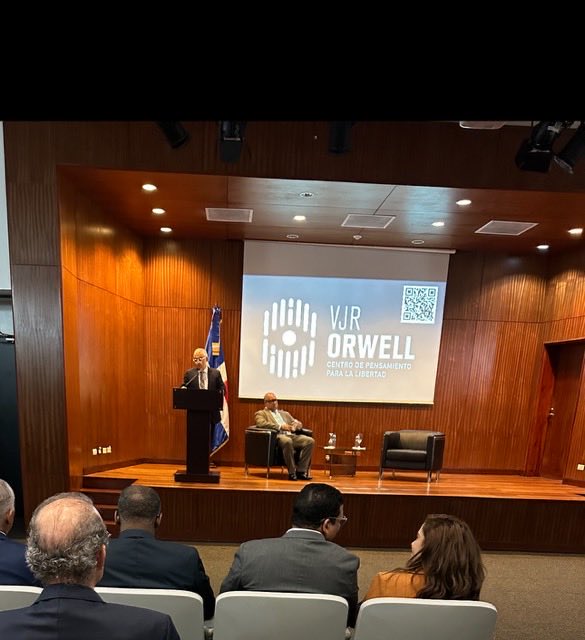 Mi gratitud para los colegas y amigos <a href="/miguelvalerioj/">Miguel Valerio J.</a> y <a href="/YipsyRoa/">Yipsy Roa Díaz</a> por invitarme al acto inaugural del “VJR Orwell Centro de Pensamiento para la Libertad” y a la magnífica conferencia dictada por el gran maestro del derecho penal Prof. Dr. Jesús-María SILVA SÁNCHEZ