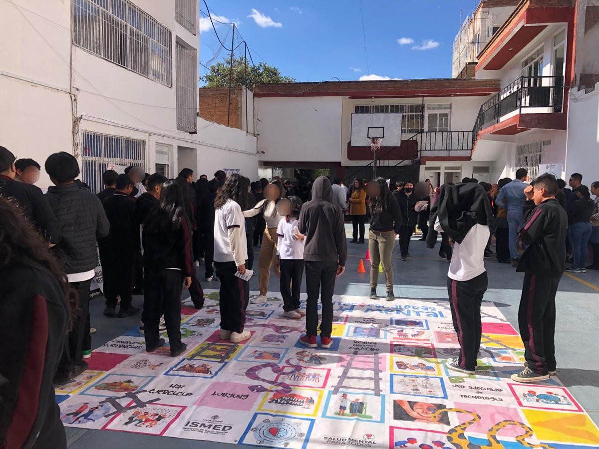 sspdgo's tweet photo. En Colegio Insurgentes, #ProgramaEsmeralda participó en “Feria de la Salud” dirigido a alumnos de secundaria y preparatoria, donde dieron a conocer 089 y 911, exhortando a jóvenes a hacer uso responsable de los números de emergencias, ya que una llamada puede salvar una vida. https://t.co/TmAIBg7k8C