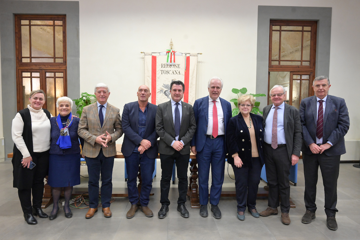 Presentata a Firenze la terza edizione del bando “#SietePresente. Con i giovani per ripartire” promosso da Regione Toscana – <a href="/giovanisi/">giovanisi</a>, <a href="/Cesvot/">Cesvot</a> e le 11 Fondazioni bancarie della regione per sostenere il rinnovamento del terzo settore toscano w3.webrt.it/mWXLJ