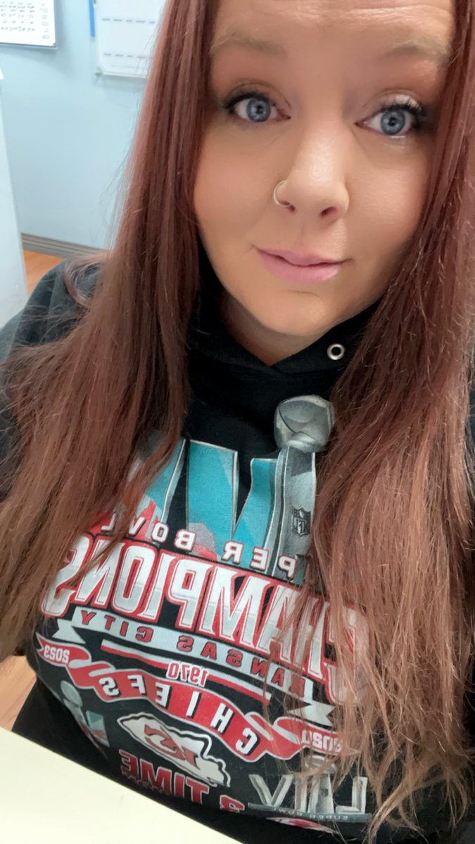 twyla1025's tweet photo. Has this been anyone else ALL WEEK LONG lol #chiefsweek #ChiefsKingdom https://t.co/DICFiJc4BJ