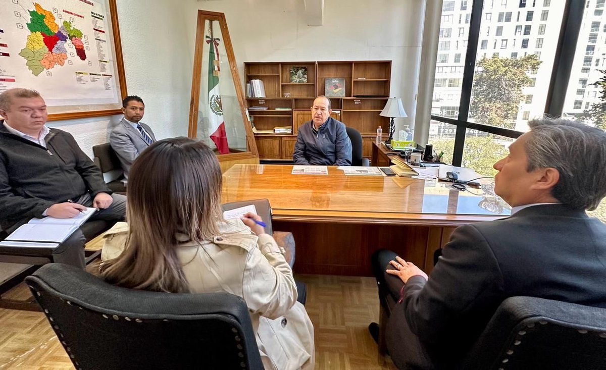 arturougaldea_'s tweet photo. Me reuní con el Dr. Alberto Cervantes Juárez, Director General del Instituto de la Defensoría Pública del #EdoMéx, a efecto de coordinar acciones de prevención de conductas antijurídicas que permitan garantizar ambientes armónicos entre las y los alumnos de #EducaciónBásica. https://t.co/bwnOpFdN75