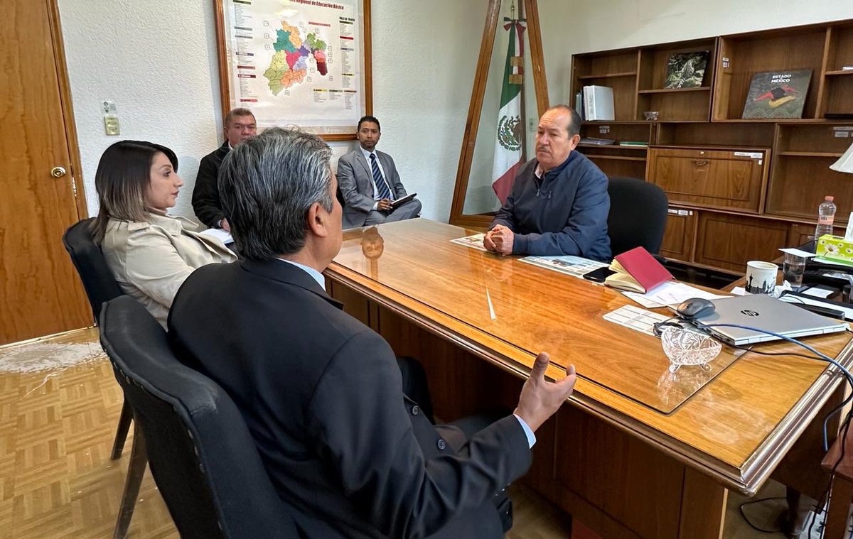 arturougaldea_'s tweet photo. Me reuní con el Dr. Alberto Cervantes Juárez, Director General del Instituto de la Defensoría Pública del #EdoMéx, a efecto de coordinar acciones de prevención de conductas antijurídicas que permitan garantizar ambientes armónicos entre las y los alumnos de #EducaciónBásica. https://t.co/bwnOpFdN75