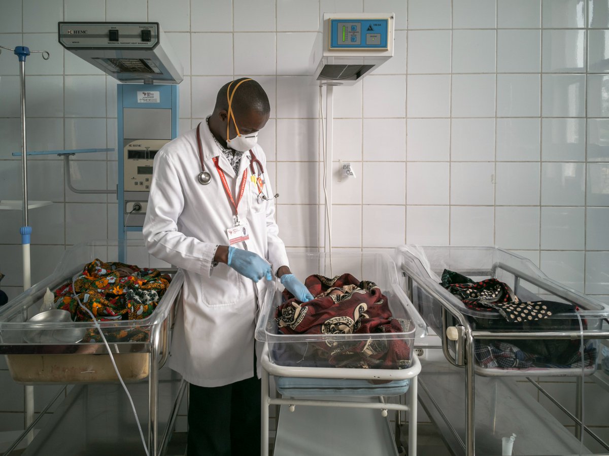 Cuamm's tweet photo. Migliorare le cure materno-infantili e contrastare le malattie croniche non trasmissibili a Pemba, in #Mozambico.
È il progetto #Comsaude promosso da Aifo, #Cuamm di Modena-Reggio Emilia e @FondazioneE35 e sostenuto da @RegioneER.
👉Leggi di più: https://t.co/tNfgGeZIXN https://t.co/UXbsAkxYkR