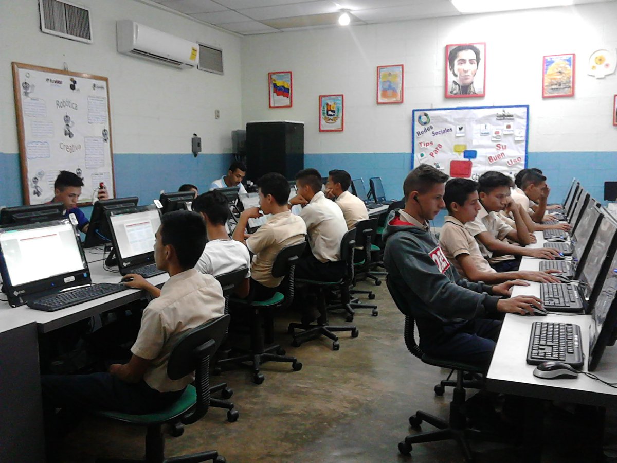 🖥️#07Feb #SomosFundabit 23 años impulsando la tecnología educativa desde cada uno de nuestros espacios #cbit distribuidos en todo el territorio de nuestra amada Venezuela 🇻🇪

<a href="/NicolasMaduro/">Nicolás Maduro</a>
<a href="/_LaAvanzadora/">Yelitze Santaella</a>
<a href="/Fundabit_/">FundabitOficial</a>
<a href="/leivi24/">Leivi/Oceanía</a>
@MPPEDUCACION