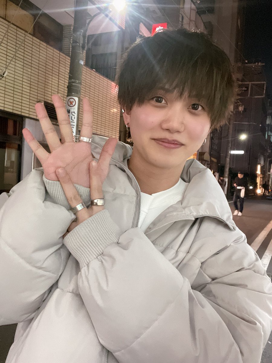 0208_31's tweet photo. ついに27歳になりました、、笑
⁡
21歳からSNS活動を始めて6年経って、色々できる事が増えて、考える事が増えて、悩む事が増えてたけど後悔はしてない人生だなって思う！
⁡これからまた新しい事をどんどんチャレンジして頑張って行こうかな！！

27歳も頑張っていくぞーー！！
⁡ https://t.co/VCO5G0GH0S