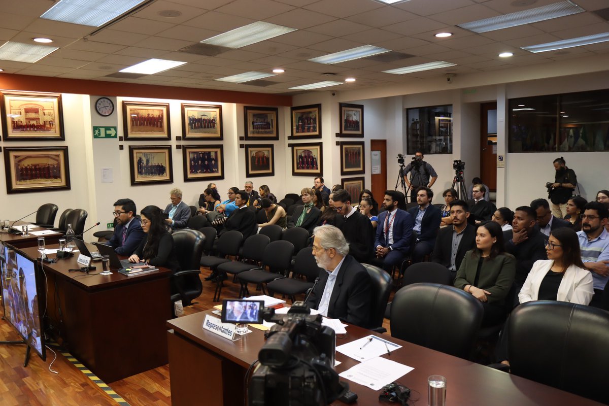 CIDH's tweet photo. En el caso Henrique Capriles Vs. #Venezuela ante la @CorteIDH, la #CIDH indicó la violación a los derechos políticos, a las garantías judiciales y de protección judicial, y la vulneración de la libertad de expresión de Henrique Capriles. #CasosCIDH
📹 https://t.co/grwy0vsLgc https://t.co/pi0MrKTfdU