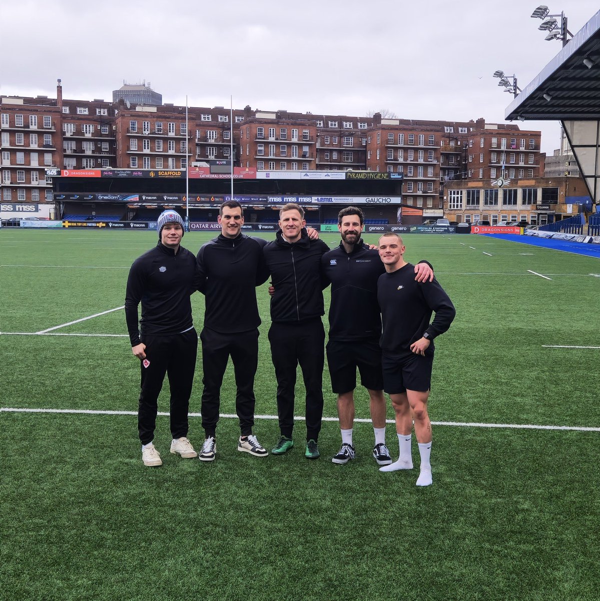 Great day filming with @SW7Academy 🔥🙌 We focused on tips to help your game on the pitch and in the gym. Keep an eye out for the content 👊 Let's go 🙌 @samwarburton_ @JaminHodgkins #therugbytrainer #Rugby