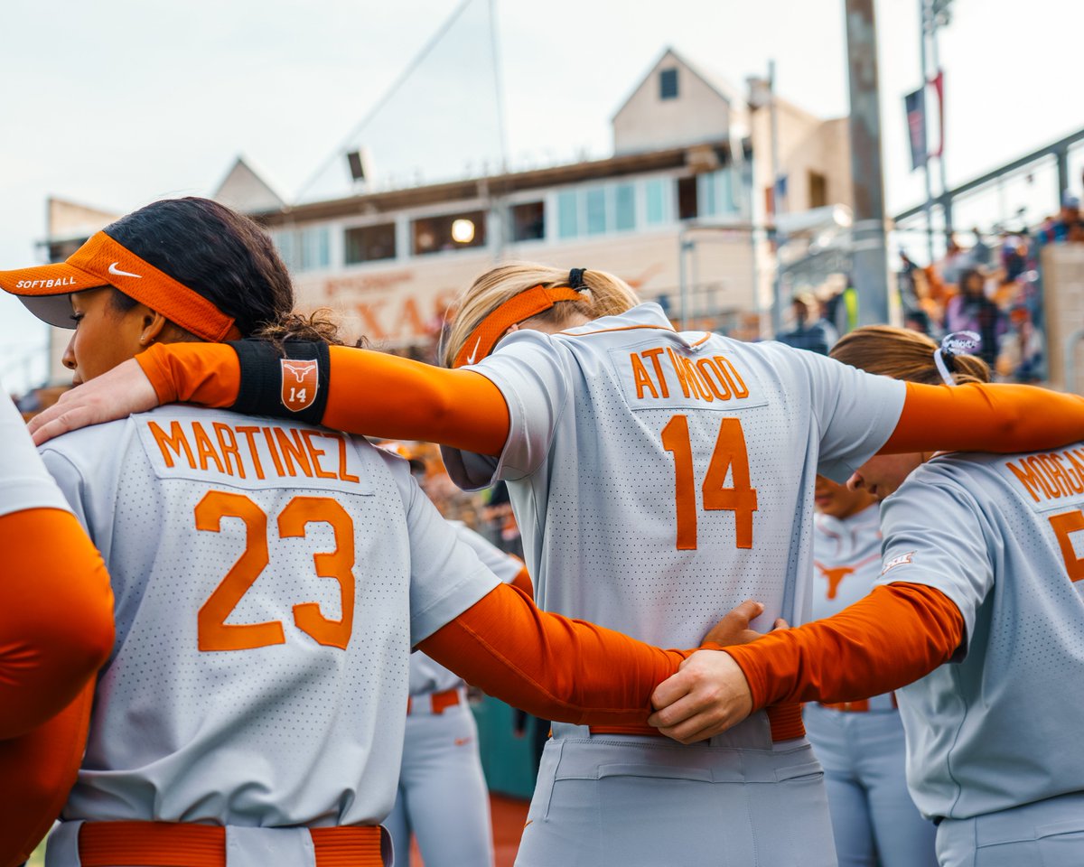 TexasSoftball's tweet photo. happy national girls &amp; women in sports day 🫶🤘

#HookEm | #NGWSD https://t.co/kXttAHjRCB