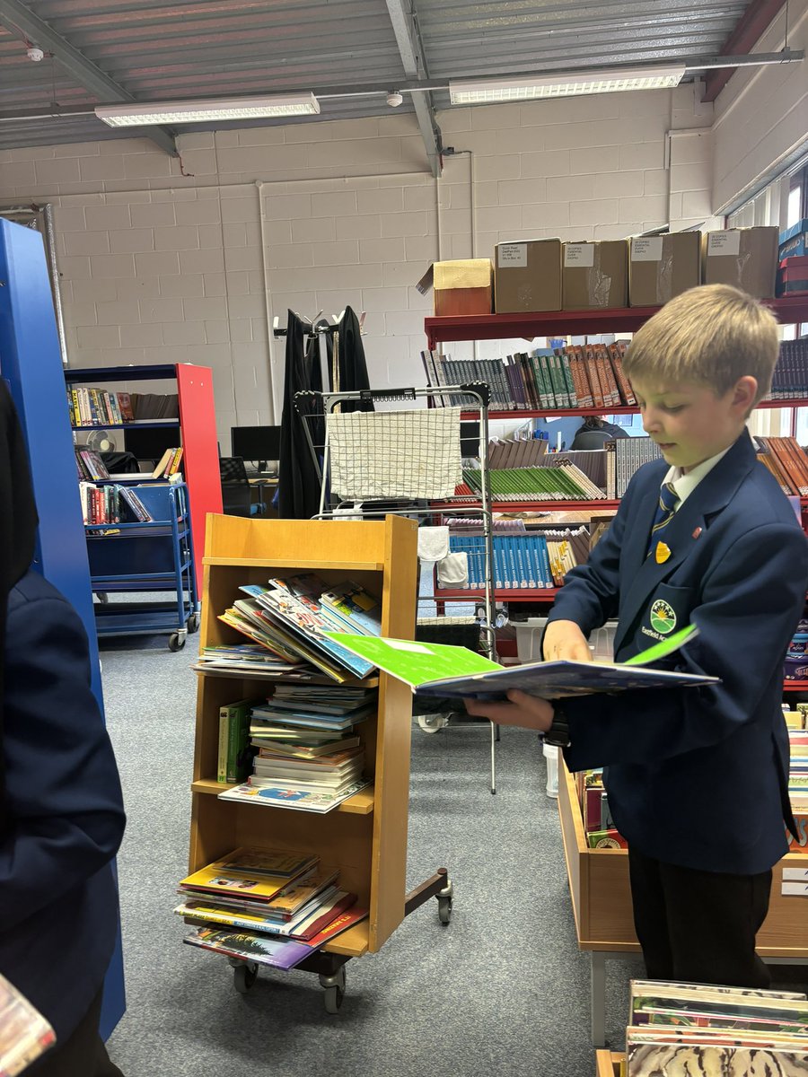 Eastfield_Acad's tweet photo. Today the English Ambassadors were invited to the Northamptonshire Library Services to choose 300 fiction books to share with the rest of the school keeping our books current and relevant! @DRETnews #Letsgetreading @LRENorthants @Dret_Enrichment #lovetoread #books #library https://t.co/1gAyZEen5z