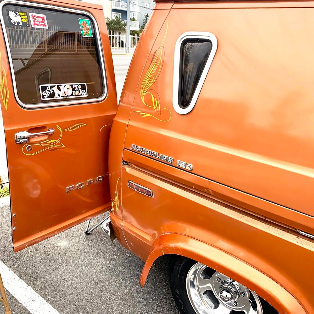 Van Windows for a Wednesday!
..
@ rust.and.dust
..
#vanwindow #van #thirdgen #econoline #FOMOCO #ford #fordvan #vannin #vanlife #vanporn #triangle #portholewindow #portholes #boogievan #customvan #showvan #vancult #getinandgetiton