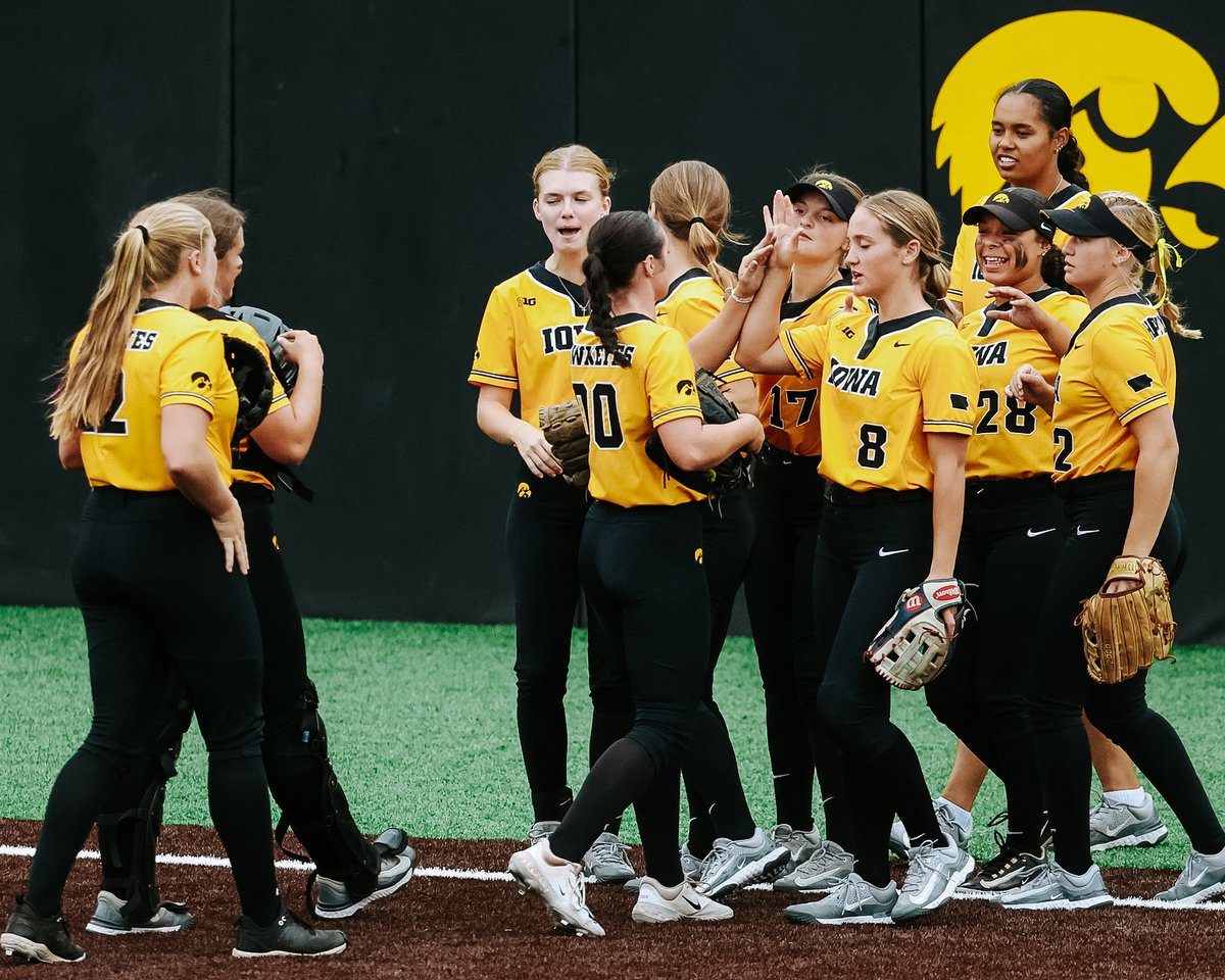 iowasoftball's tweet photo. Women 🤝 Sports

Happy National Girls and Women in Sports Day!

#NGWSD24 x #Hawkeyes https://t.co/RHEDVSbABc