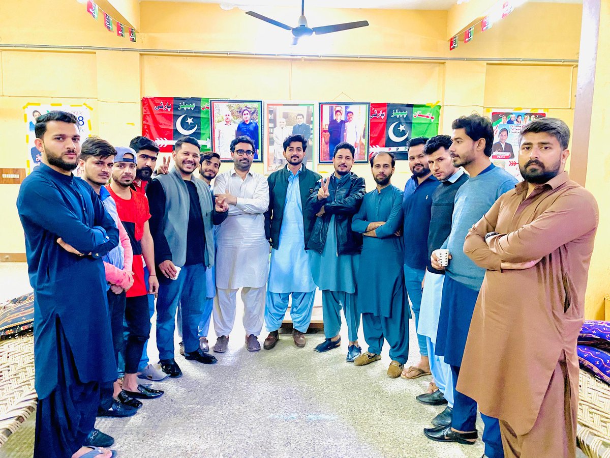 asimkhattakpsf's tweet photo. پاکستان پیپلز پارٹی کے نامزد کردہ اُمیدوار برائے قومی اسمبلی #NA243 @A_Qadir_Patel اور #PS115 @muhammadasif_3 کے حلقے میں الیکشن کے حوالے سے کام کرنے کے لیے آصف خان کے ساتھ پیپلز اسٹوڈنٹس فیڈریشن ضلع کیماڑی کی وفد نے ملاقات کی اور محمد آصف خان نے کل کیلئے ذمیداری دی
#PSFKemari https://t.co/LmOjmTv6DM
