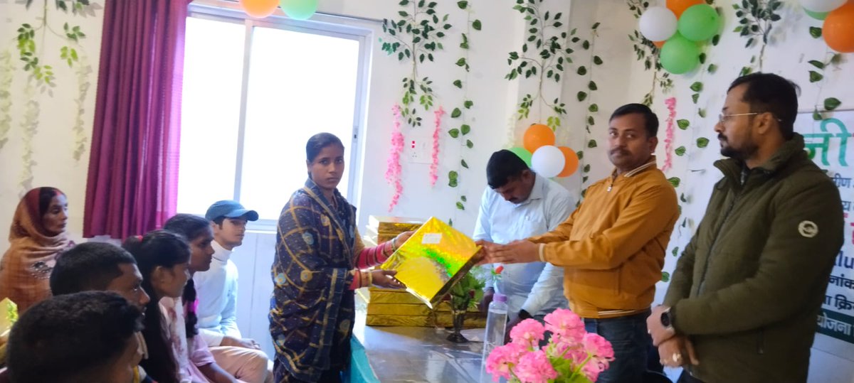 brlps_rohtas's tweet photo. Today Alumni Meet Organised by BPIU Dinara, where Manager Jobs,BPM Dinara participated.
@brlps_jeevika 
@PrasannKumar12 https://t.co/2V8feBMUbW