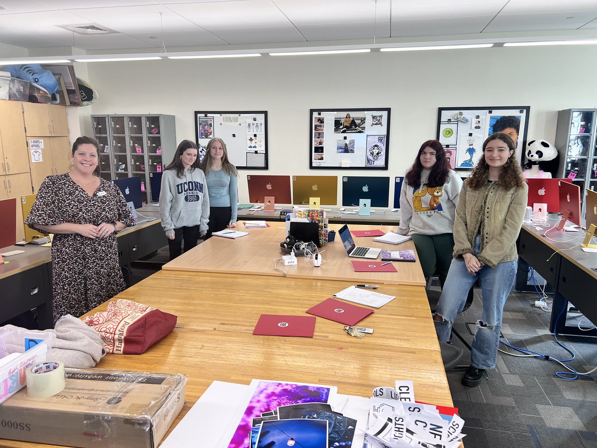 mrhsvpa's tweet photo. Our design students had an opportunity to meet with Kara Mewhinney, Director of Cultural Affairs for Harwich Cultural Districts, to discuss the youth logo design contest. We are excited for this real-world experience and to make connections in our community! https://t.co/OcIfET6kcD