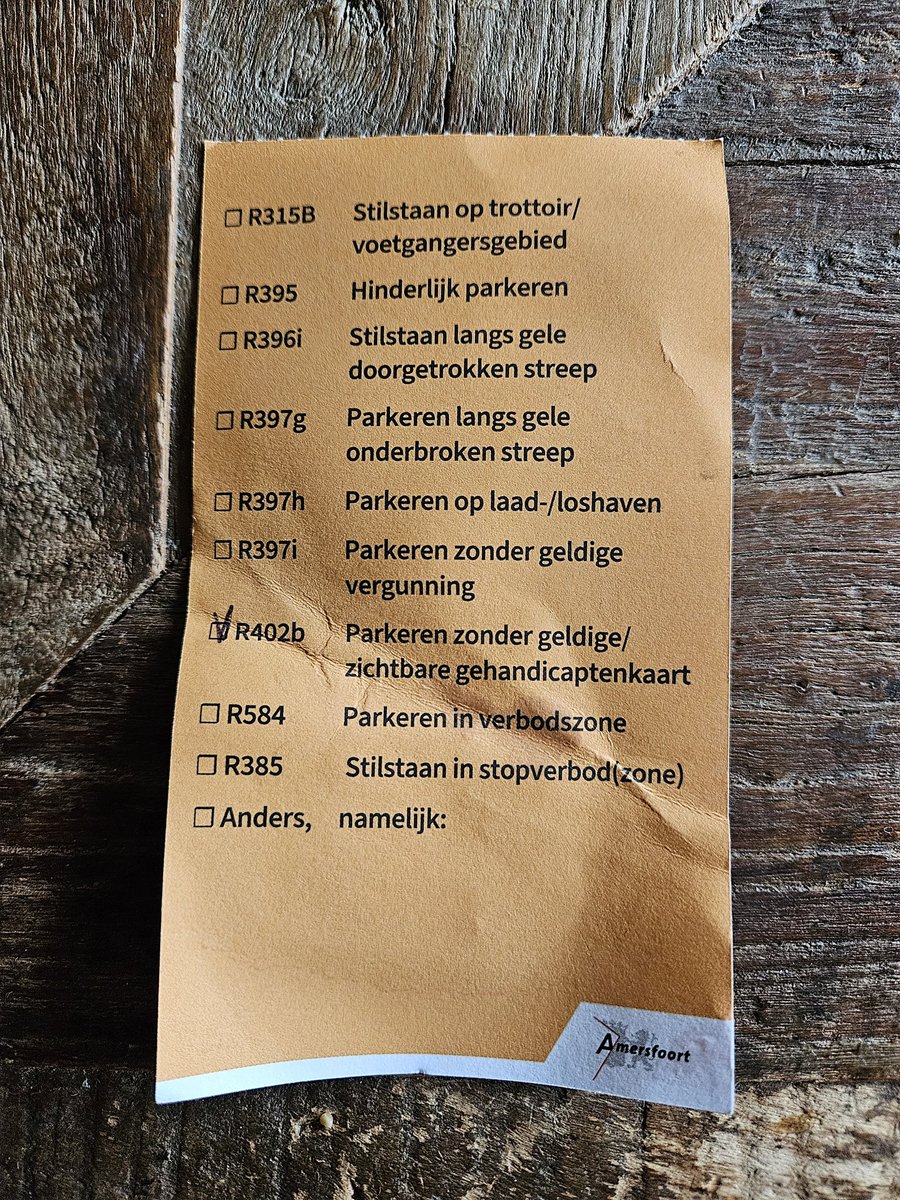 DeBeef's tweet photo. @Gem_Amersfoort  Kunnen jullie dit bord wat meer zichtbaarheid geven? 's Avonds niet te zien! Deze parkeerwachter had begrip
Volgens een bewoner had iemand hier laatst een boete van €400. Koesteeg - Grote Haag https://t.co/f5NAoPhhpf