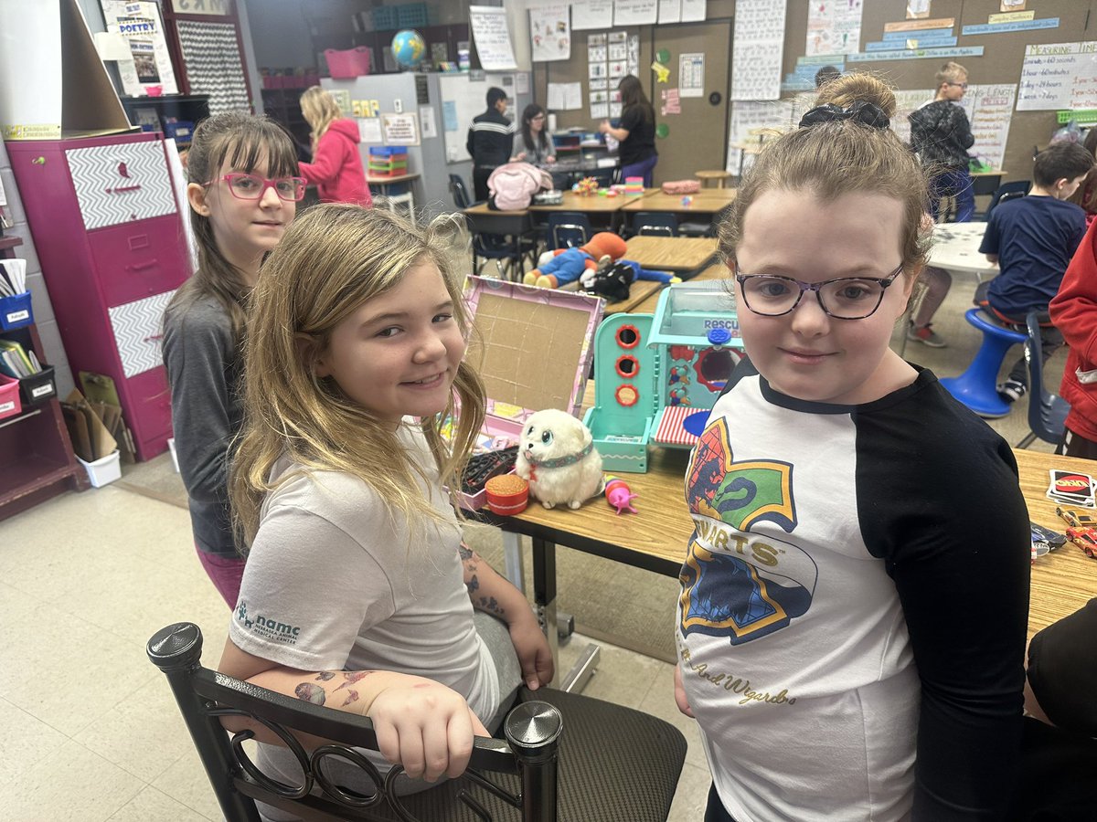 Karee_Kern's tweet photo. @GSPlayDay is one of my favorite days in 4th Grade! #yorkdukes @YESDukePride https://t.co/nUt3QXGDhX