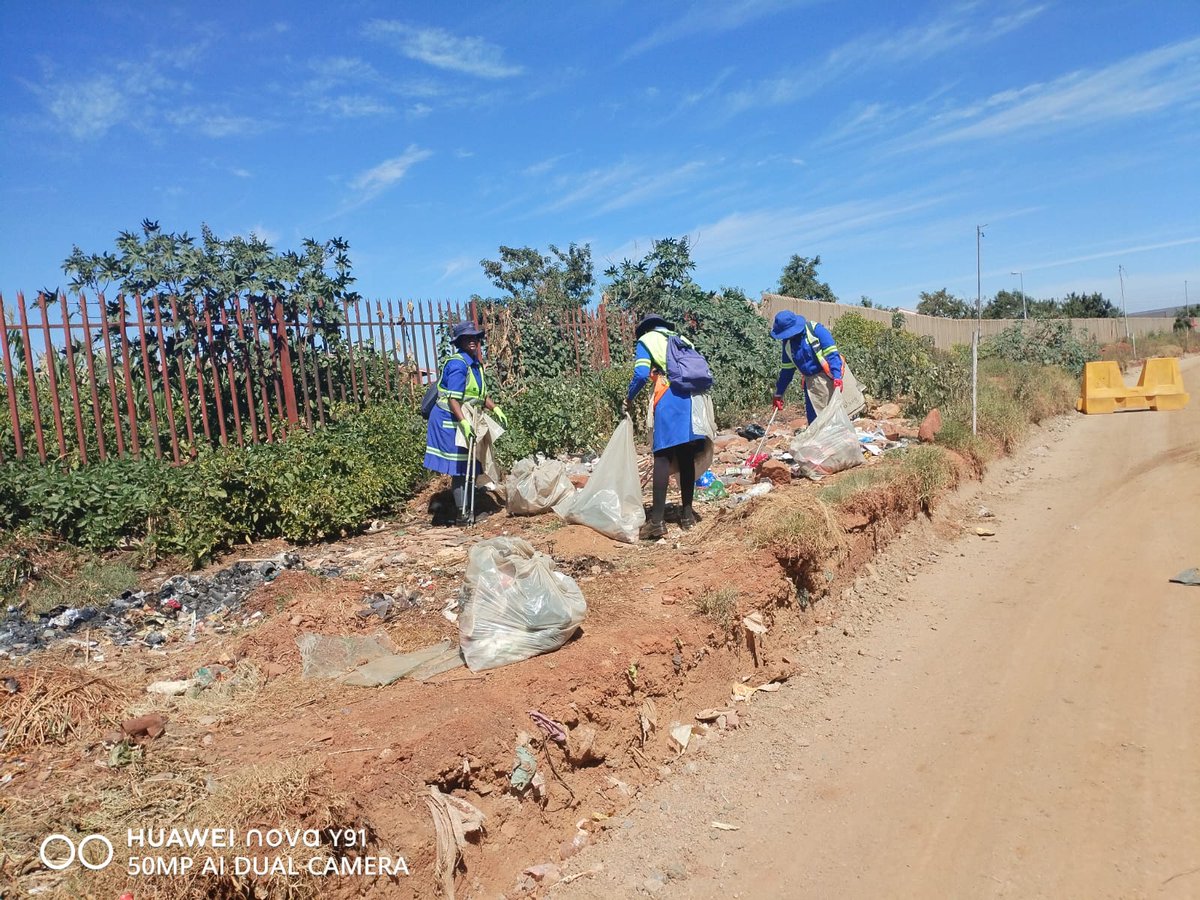 Pikitup tweet media