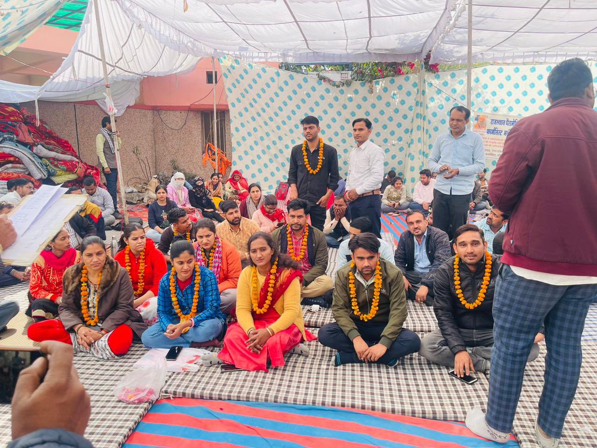 RekhamMeena's tweet photo. प्रिय साथियों    हक और अधिकार की लड़ाई में निमन्त्रण नहीं भेजे जाते, जिनका जमीर जिंदा होता है वो अपने से चले आते हैं 
कल सभी साथी जयपुर पधारे🙏
@_ARPU_ @Anurag__nehra @dr_vishwjeet @RPEA_U @ABHIPANDEYJI @educationnagari @bagdi_sundar @tsmsumanmeena https://t.co/Ir1k5kgl4A