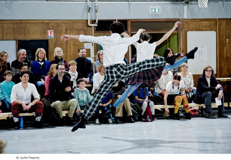 Première ce soir à Rennes pour Kamuyot d’Ohad Naharin, une ode à la joie, à la vitalité et à la jeunesse, portée par 14 danseuses et danseurs de l'@operadurhin ! Dans le cadre du festival Waterproof. + d'informations sur bit.ly/kamuyot-waterp… (COMPLET).