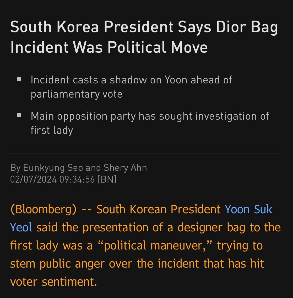 South Korea President Says Dior Bag Incident Was Political Move First time Yoon speaks publicly about video that appeared to show his wife receiving a Christian Dior bag valued at about $2,200 from a Korean-American pastor in September 2022. More 👇 bloomberg.com/news/articles/…
