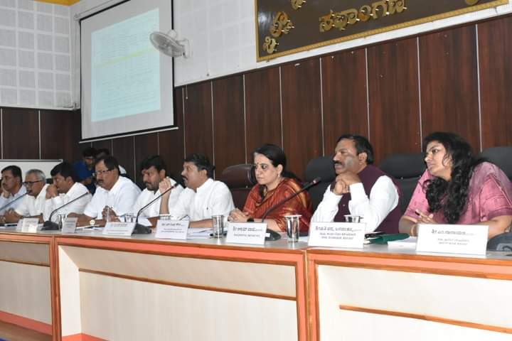 kothurmanjunath's tweet photo. Participated in the KDP meeting held at the Kolar Zilla Panchayat hall with the concerned officials
On this Occasion @byrathi_suresh @depcomkolar
@KYNanjegowdaMLA
#mlcanilkumar and other official were Present https://t.co/DeOwDNJW31
