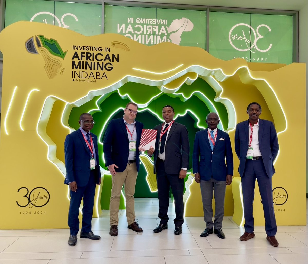 #menar signed an MOU with Société Equatoriale des Mines (SEM), the Gabonese state-owned mining company, at the #MiningIndaba today. The partnership aligns with Menar’s diversification strategy and will allow discussions on possible investment opportunities in the Gabonese mining
