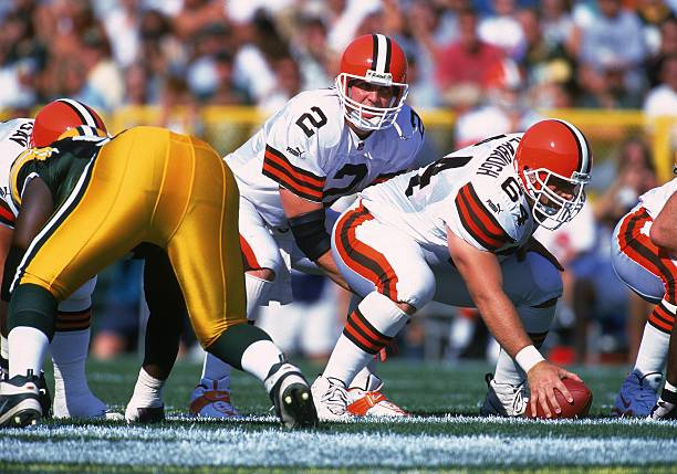 NY Old School: Dave Wohlabaugh Dave was a standout on the gridiron at Frontier HS (Buffalo), earning a scholarship to Syracuse. He was drafted in the 4th round in 1995 by the New England Patriots, playing 9 seasons in the NFL. #NYmade ⚫ Career- 128 games & 128 starts at Center