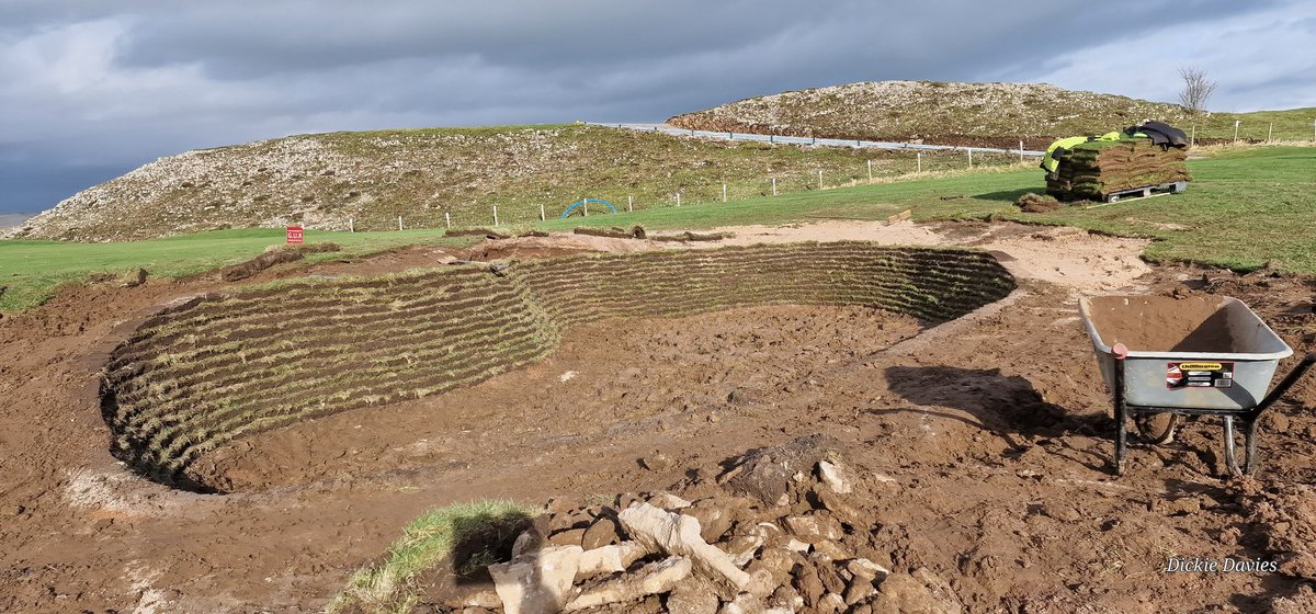 kendalgcgreens's tweet image. Taking shape now, hopefully it will be finished for Friday, weather permitting.  
#greenkeeper  #greenkeeping  #winterprojects   #lakesgolf                  #kendal