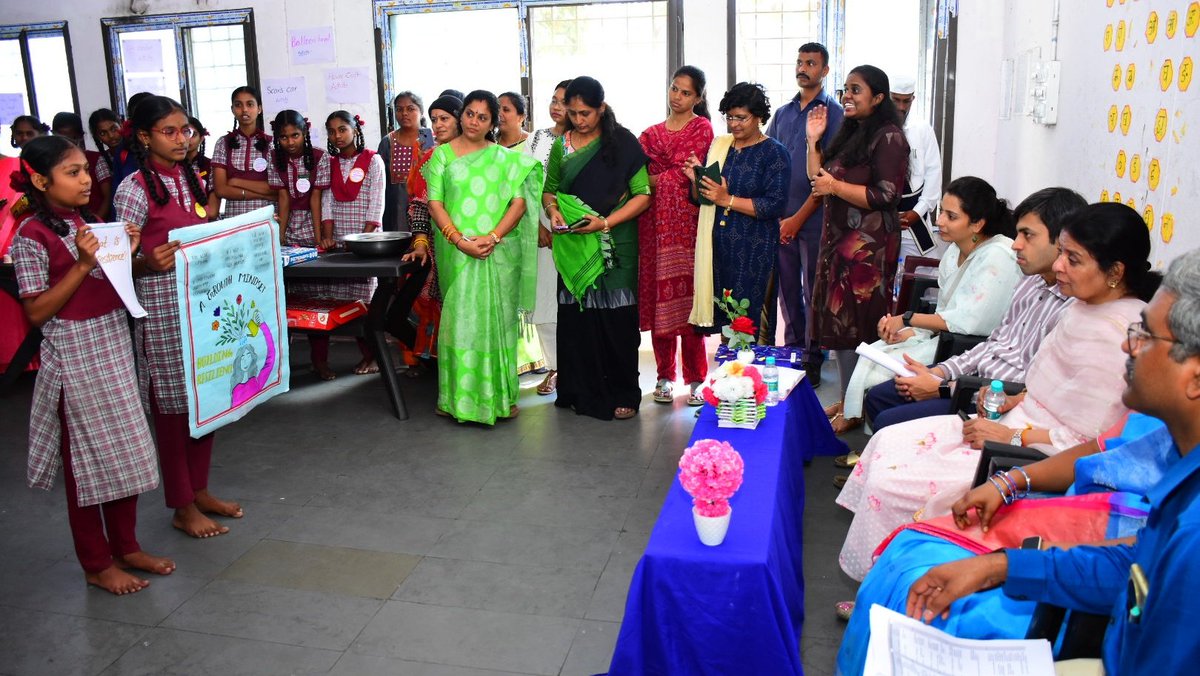 తంగళ్ళపల్లి కేజీబీవీ లో భేటీ బచావో భేటీ పడావో కార్యక్రమంలో భాగంగా గ్రామీణ ప్రాంత కిశోర బాలికల కోసం జీవన నైపుణ్యాలు పెంపొందించడానికి షేరో (SHERO) లో భాగంగా రూపొందించిన ఆవిష్కరణలను, పరిశీలించిన రాష్ట్ర మహిళా, శిశు సంక్షేమ శాఖ కార్యదర్శి శ్రీమతి వాకాటి కరుణ గారు.

<a href="/TelanganaCMO/">Telangana CMO</a>