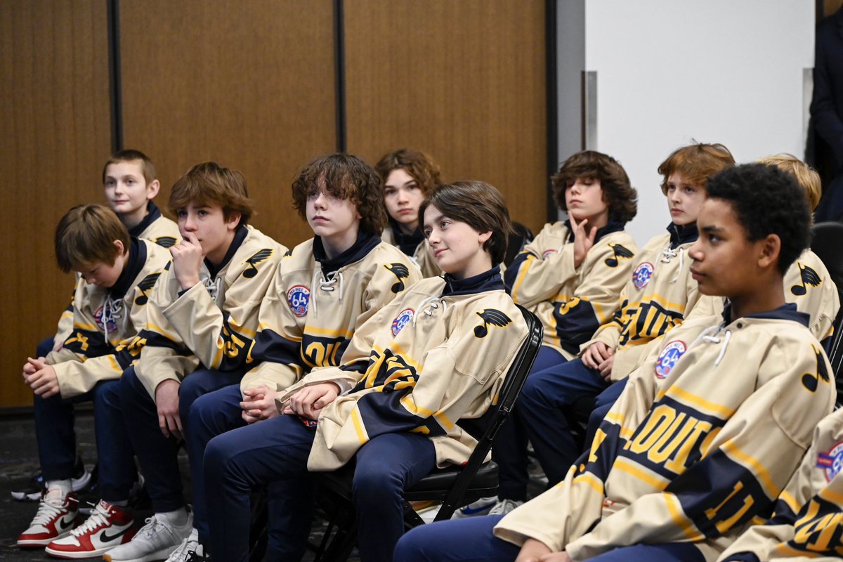 StLouisBlues's tweet photo. Good luck to the 2011 AAA Blues as they head north to compete in the Quebec International Pee-Wee Tournament!

Assistant Coach Steve Ott sent them off with some parting words (and gifts) #stlblues https://t.co/pCcsRh8kUs